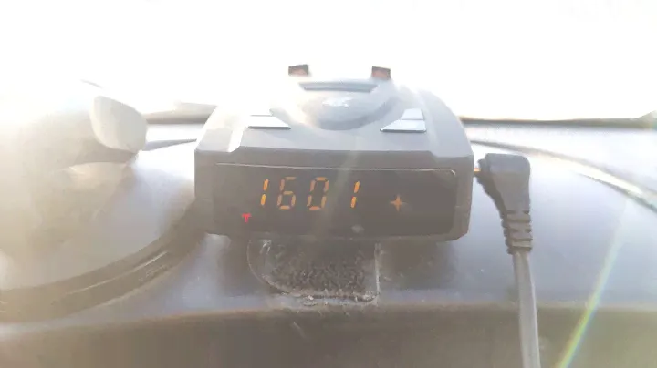 Radar Detector XRS 9880 vs G-820STR